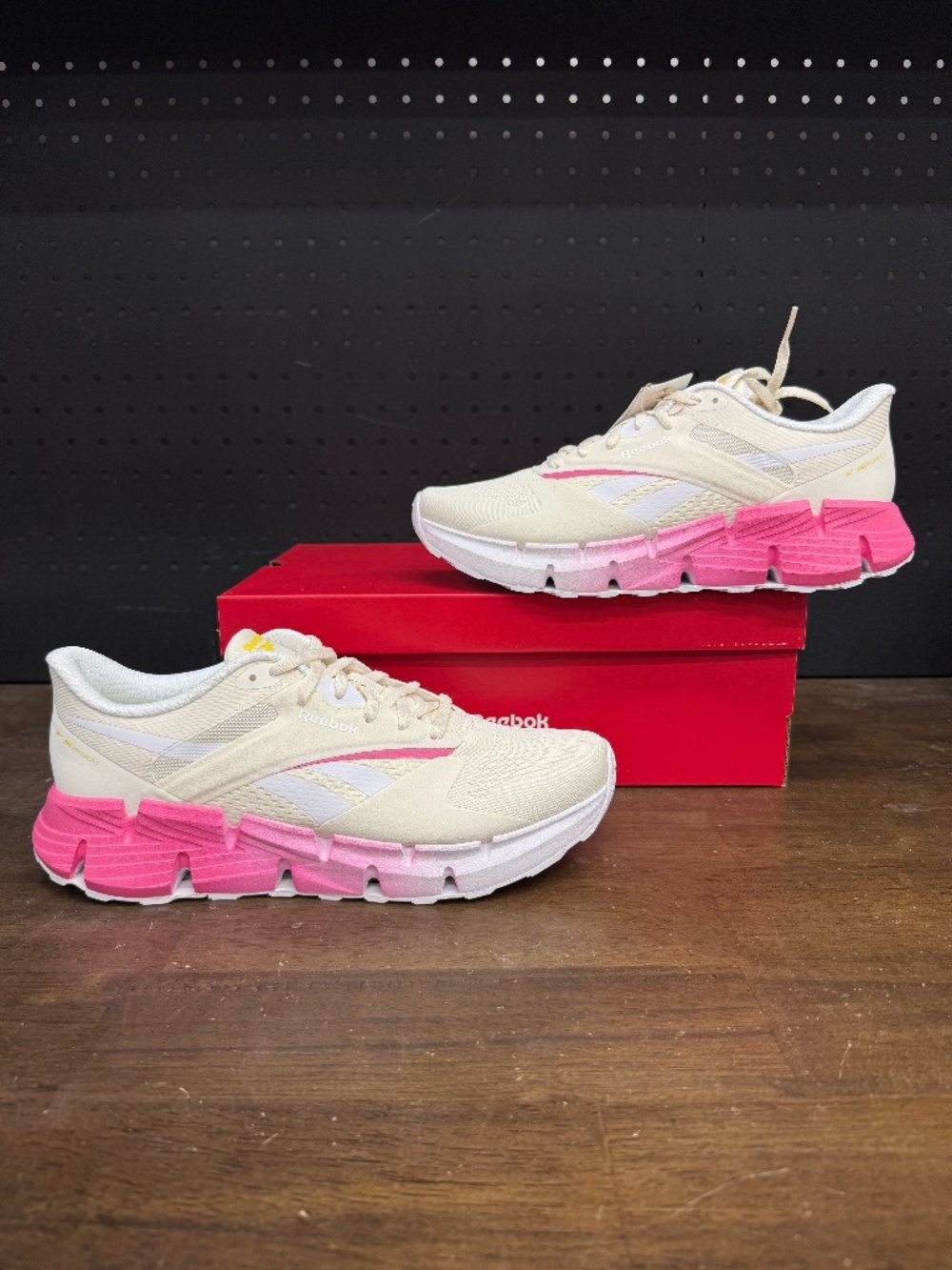 New W/ Box! Women's Reebok Zig Dynamica 5 Cream Pink Yellow Running Sneakers